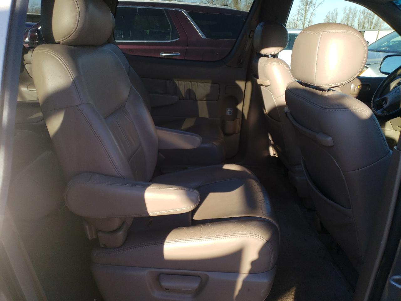 2000 Toyota Sienna - Image 11
