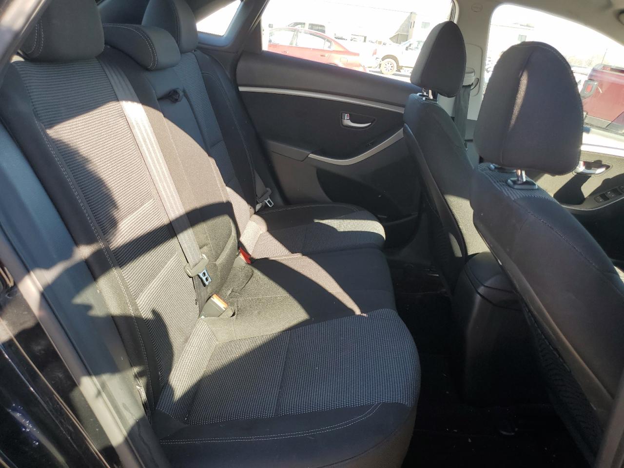 2017 Hyundai Elantra - Image 10