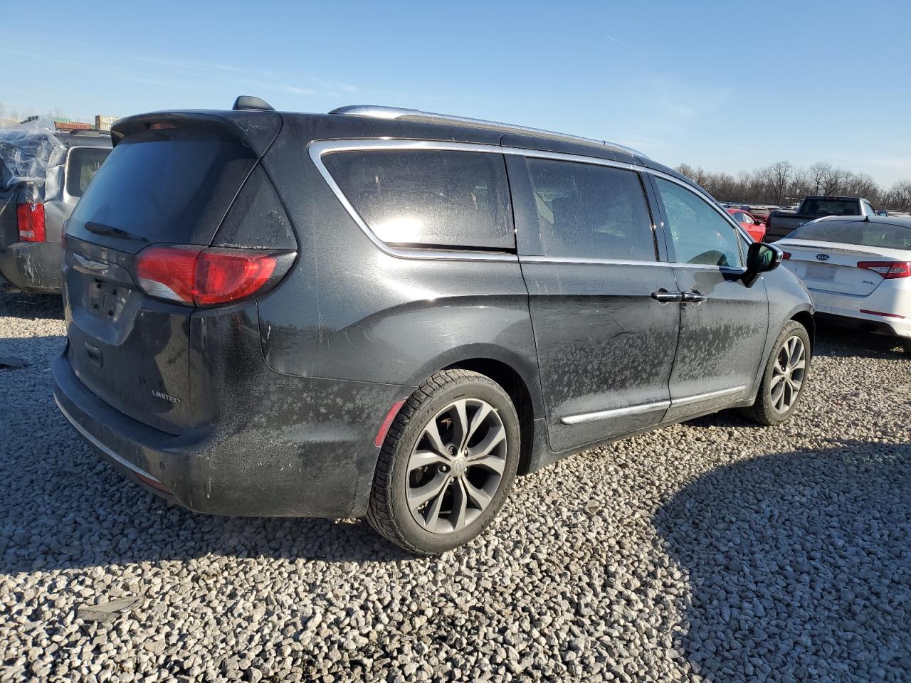 2017 Chrysler Pacifica - Image 3