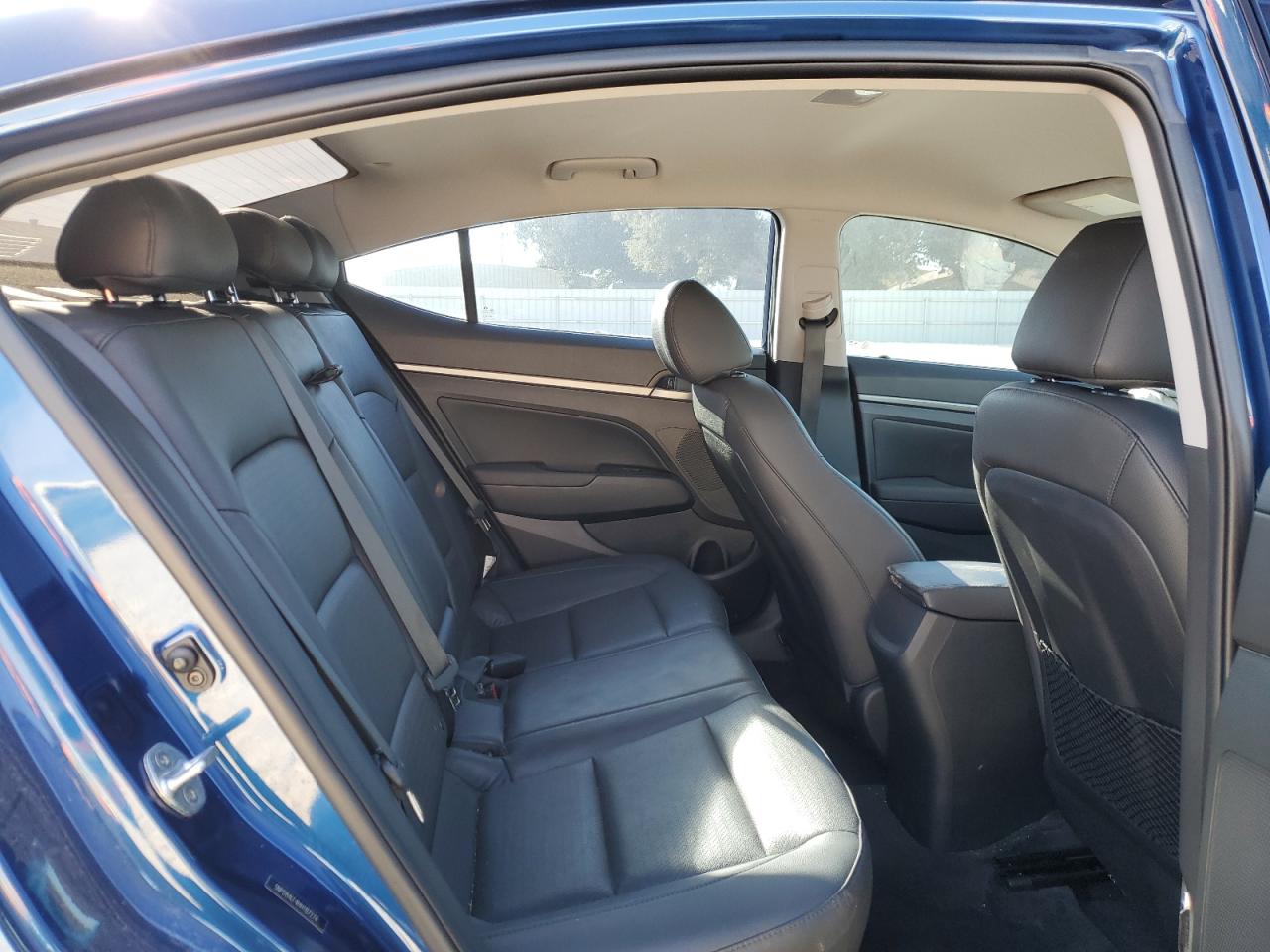 2017 Hyundai Elantra - Image 11