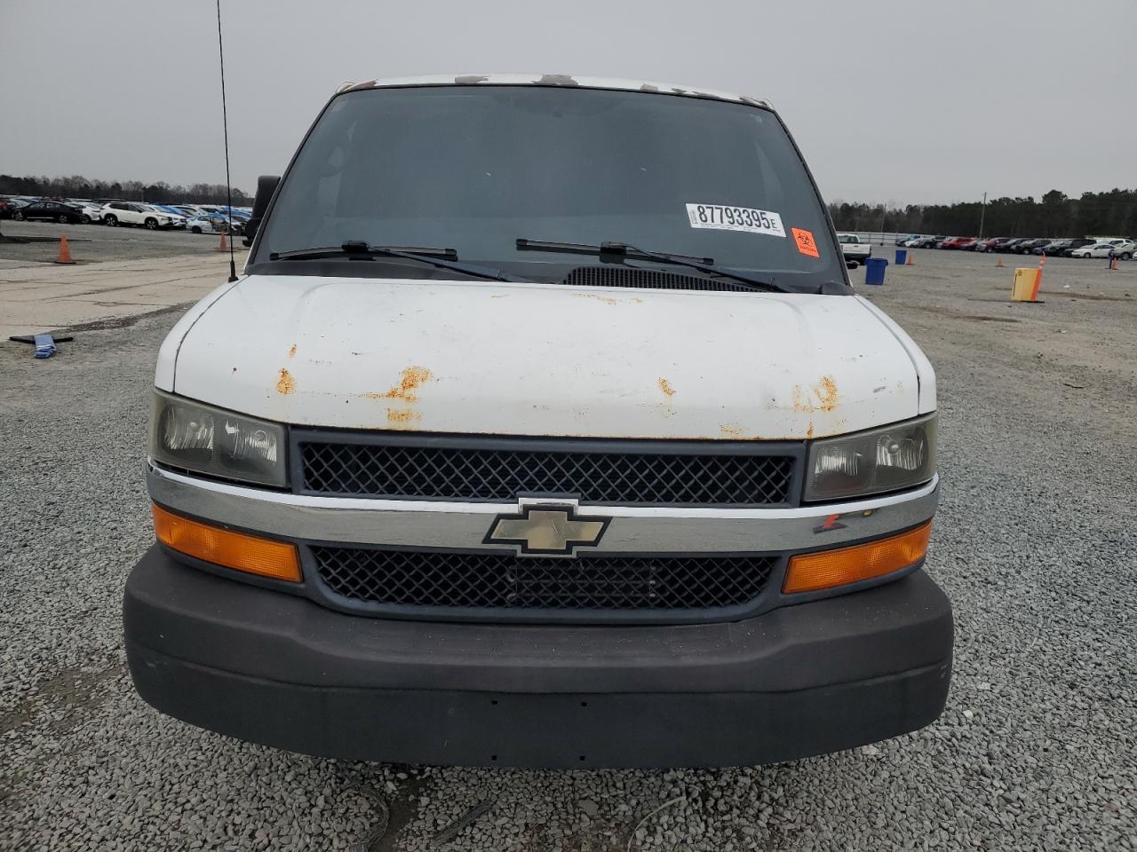 2009 Chevrolet Express - Image 5