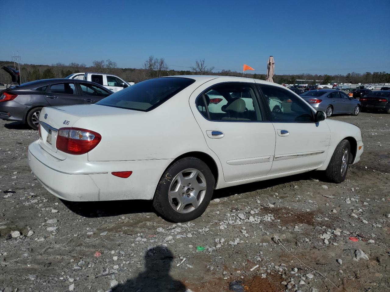 2000 Infiniti I - Image 3