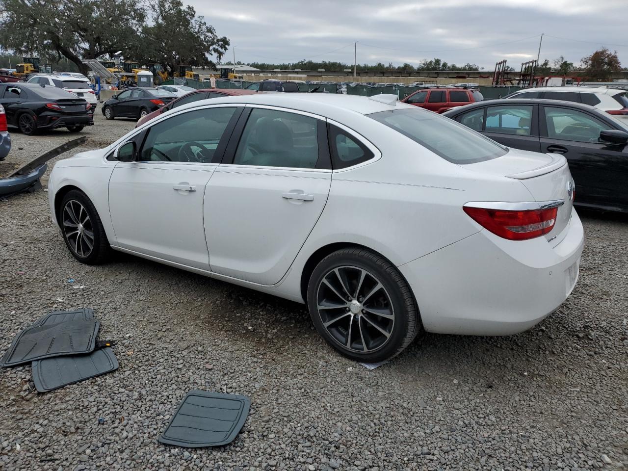 VIN 1G4PW5SK7G4167334 2016 BUICK VERANO no.2