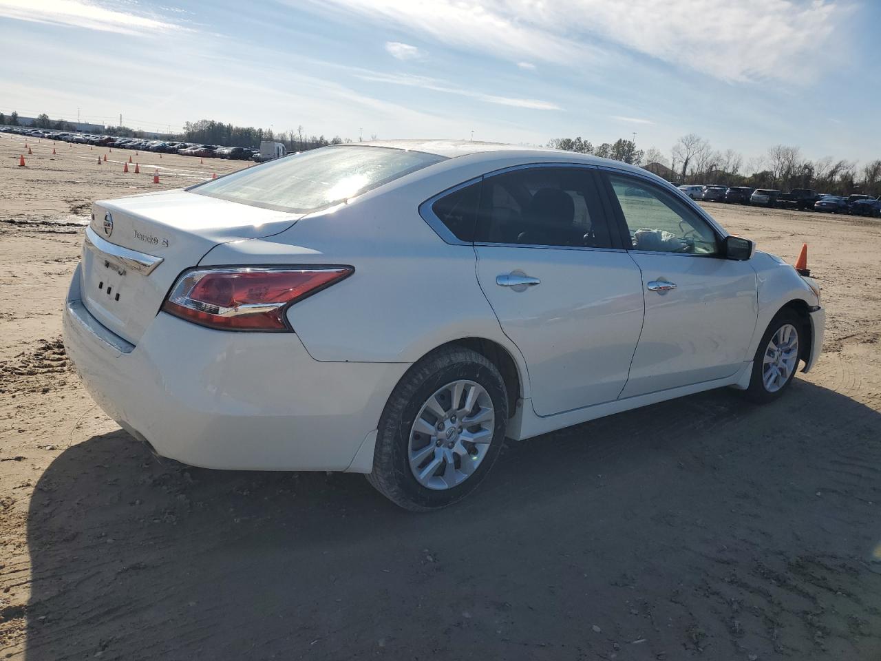2015 Nissan Altima - Image 3