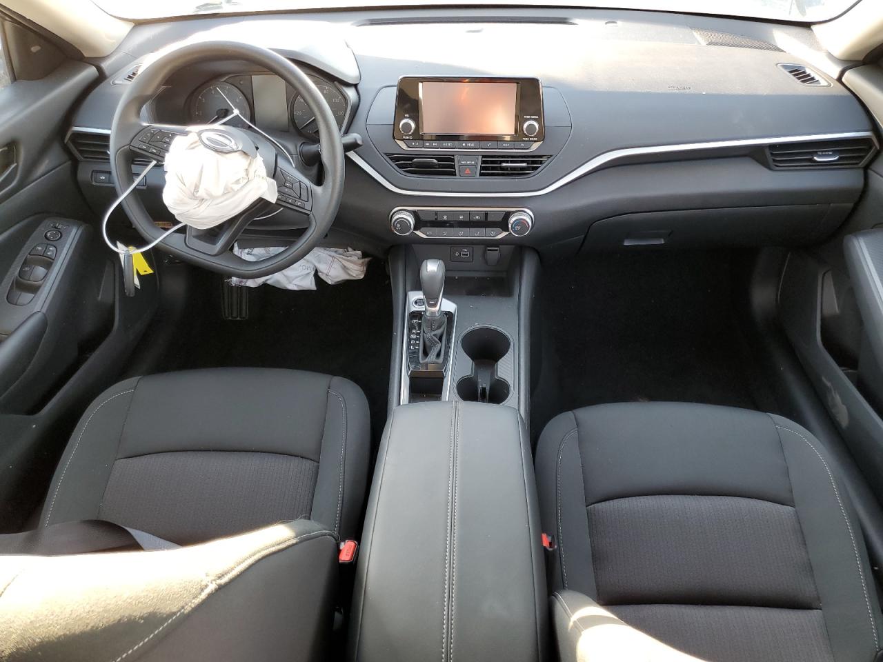 2024 Nissan Altima - Image 8