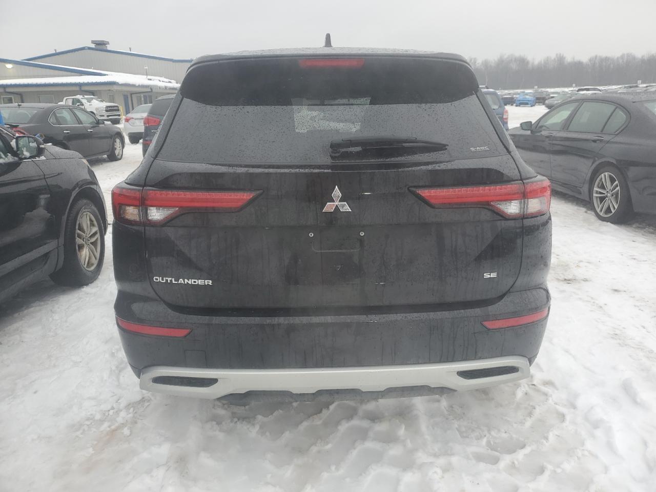 2024 Mitsubishi Outlander - Image 6