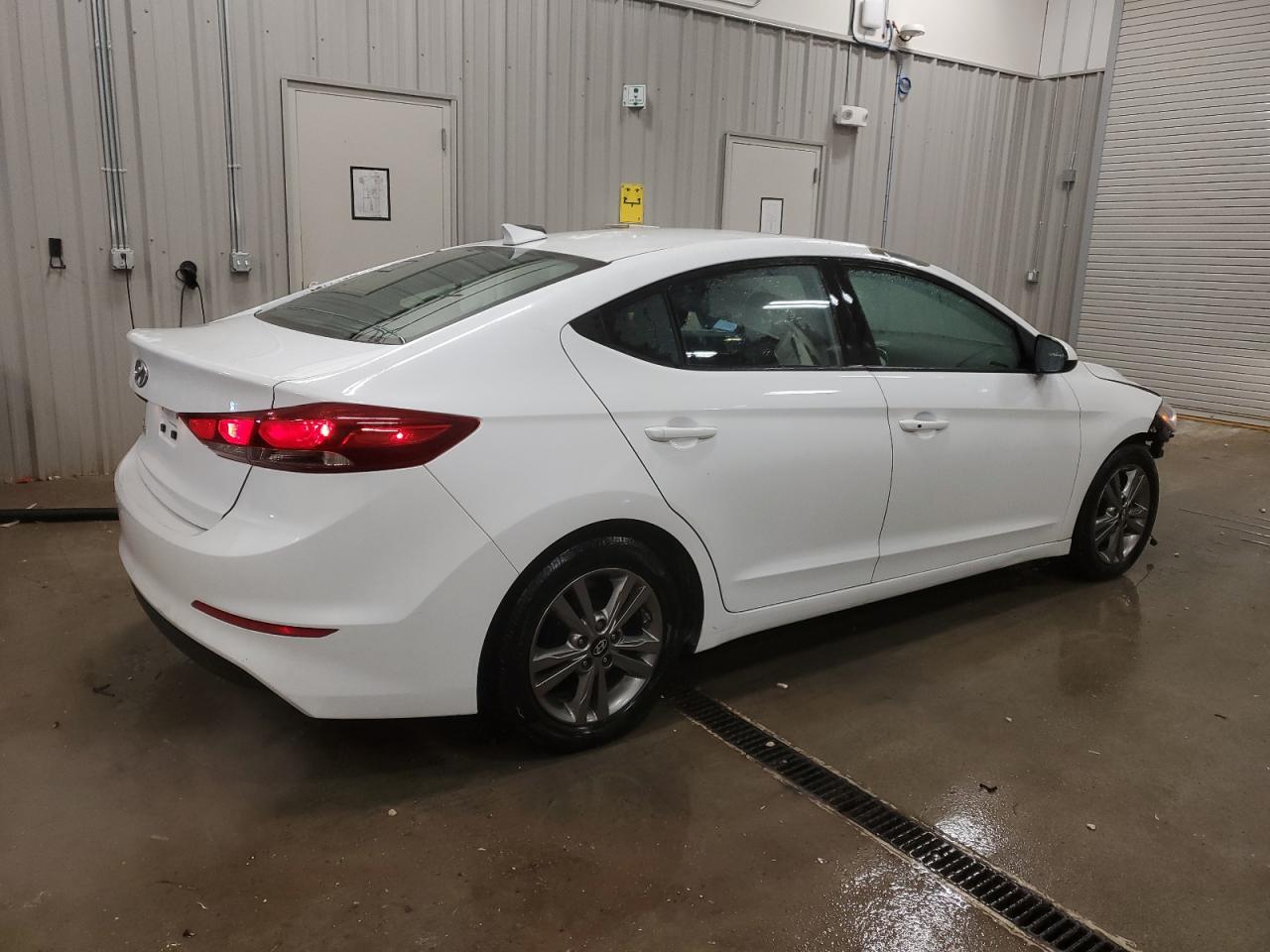 2017 Hyundai Elantra - Image 3