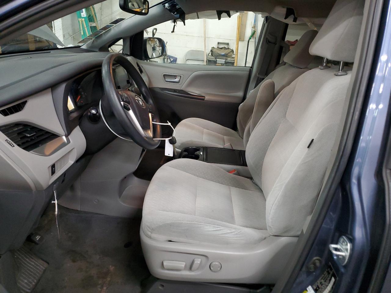 2016 Toyota Sienna - Image 7