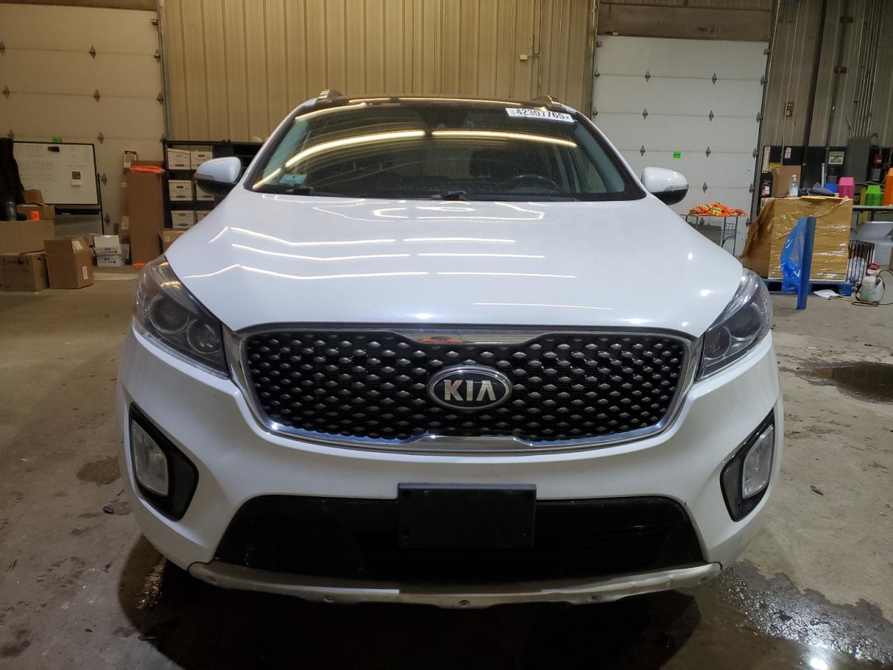 2017 Kia Sorento - Image 5