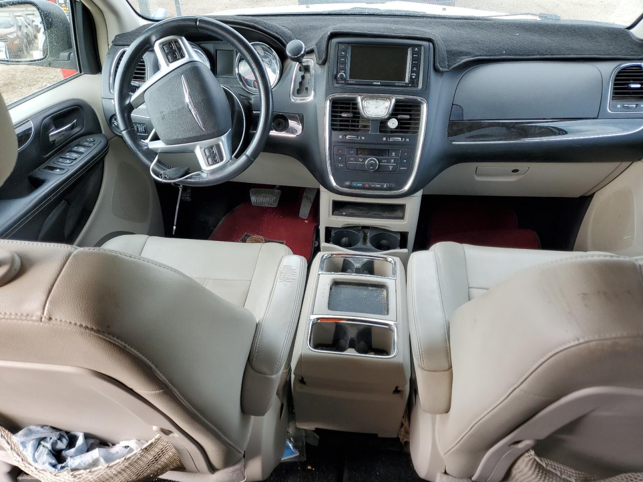 2013 Chrysler Town & Country - Image 8