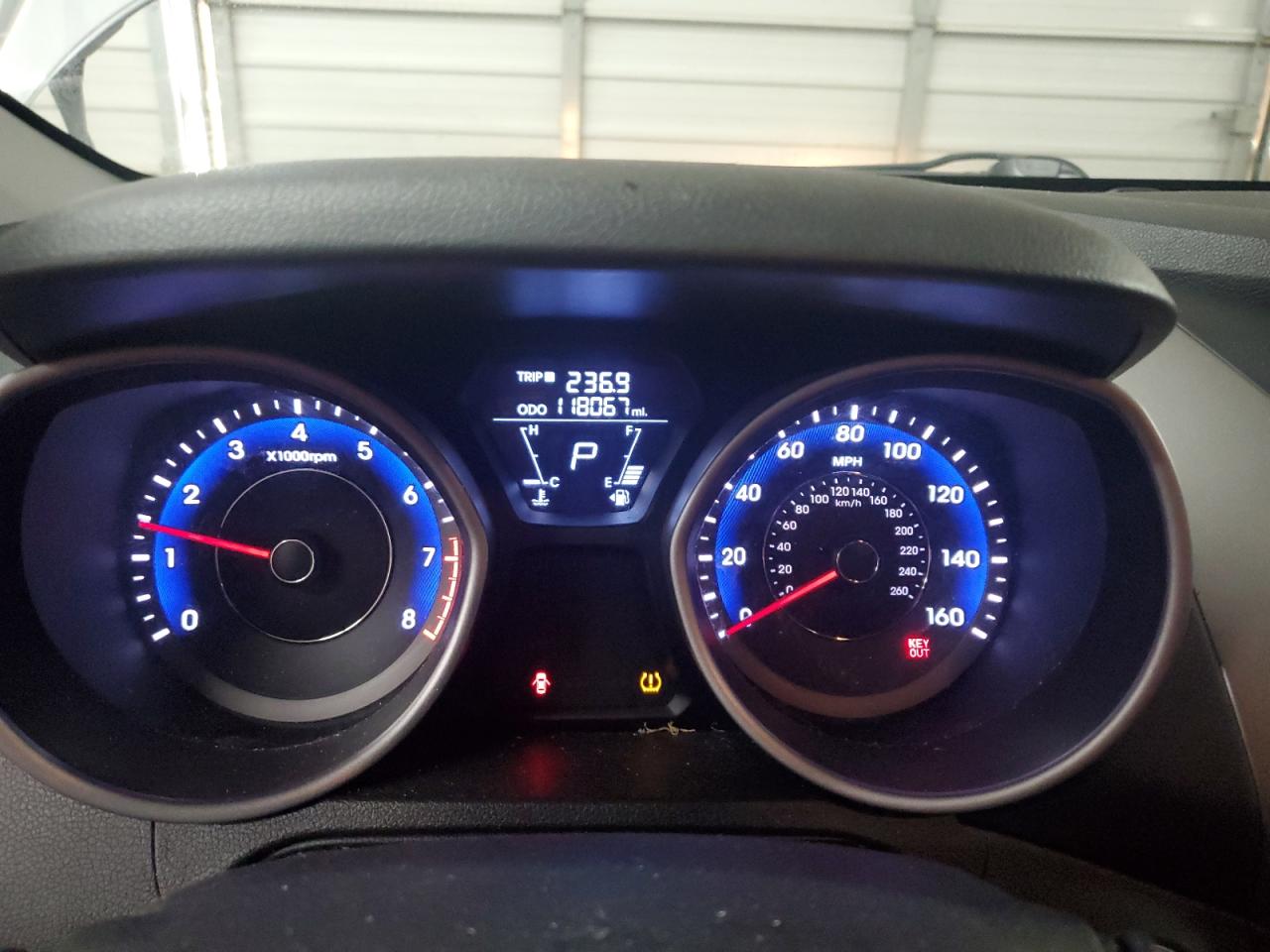 2012 Hyundai Elantra - Image 9