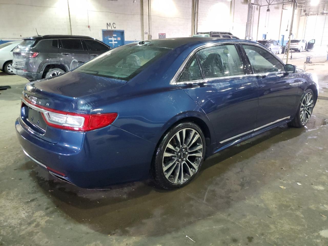 2017 Lincoln Continental - Image 3