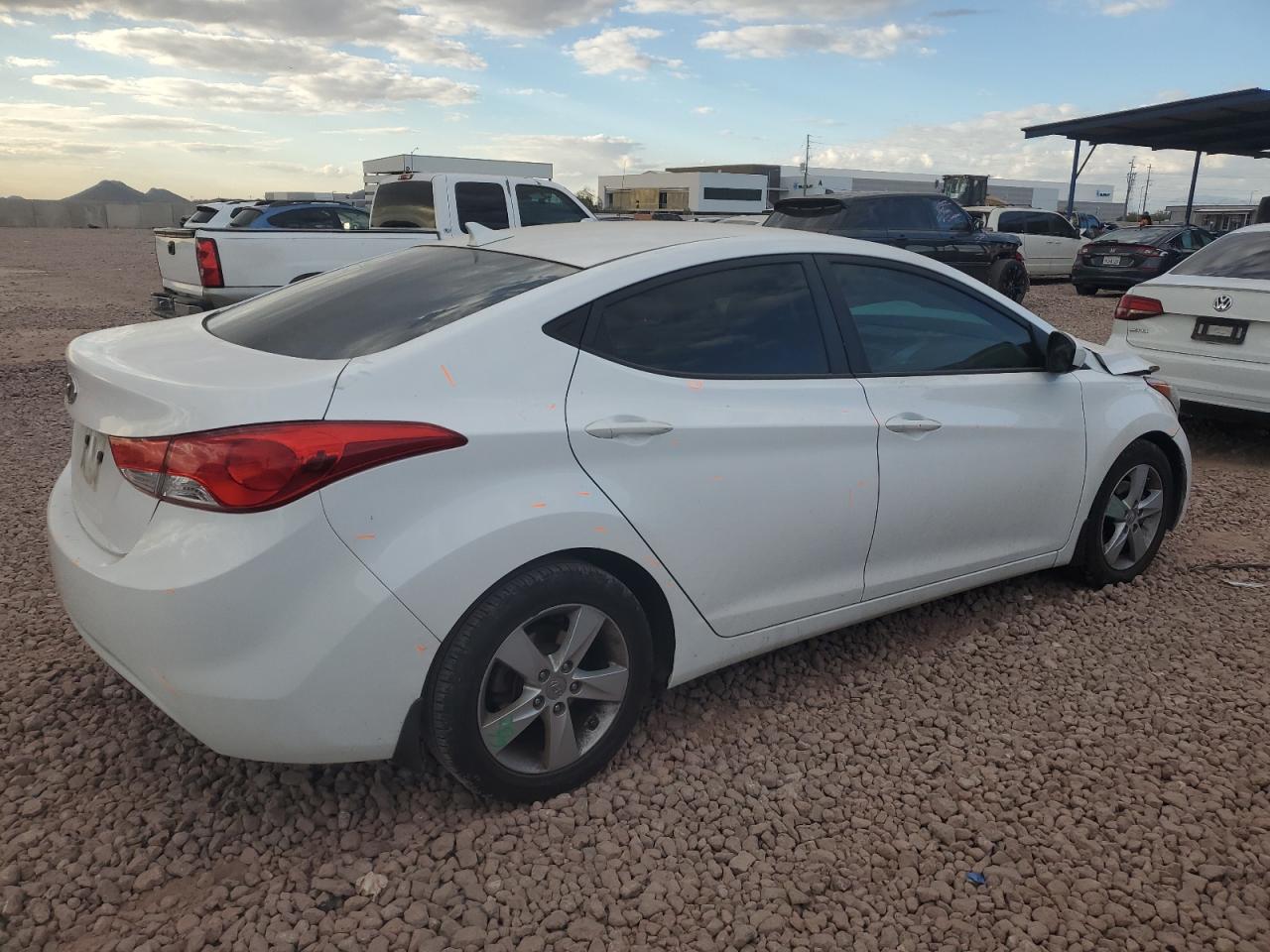2013 Hyundai Elantra - Image 3