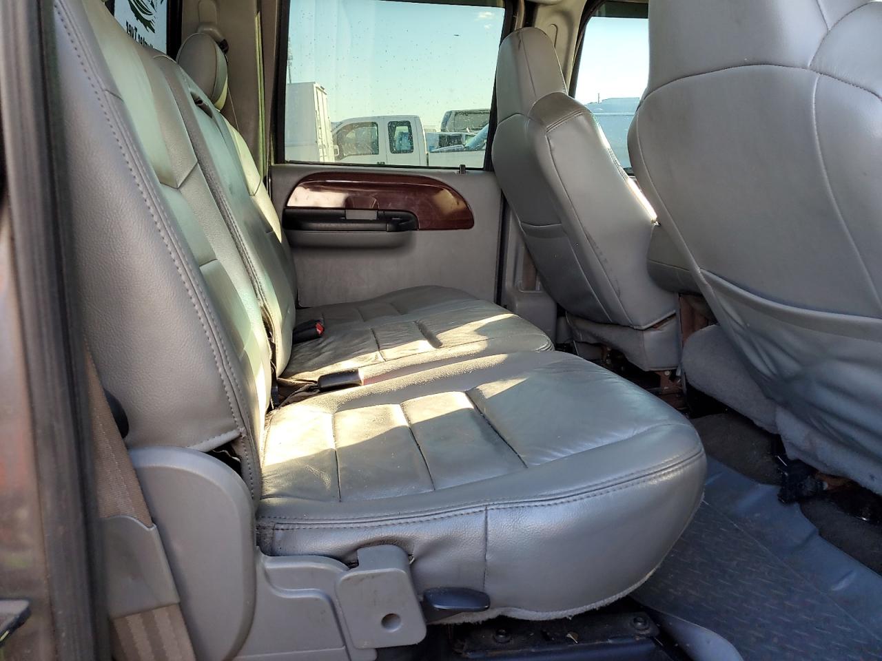 2005 Ford F250 - Image 6