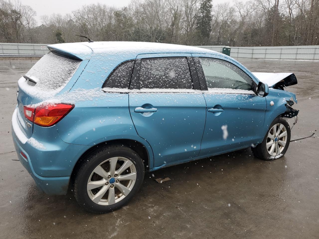 2012 Mitsubishi Outlander - Image 3