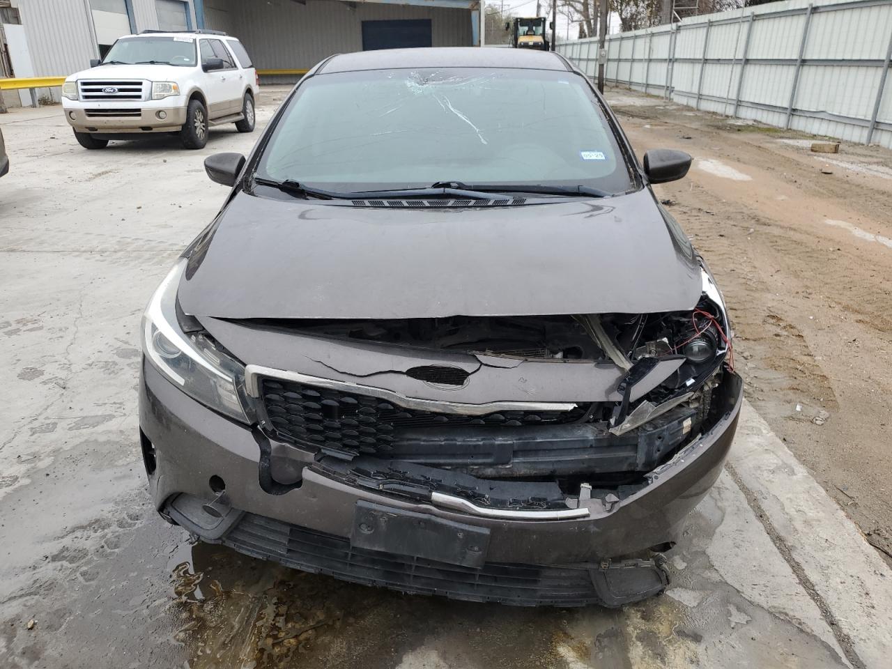 2017 Kia Forte - Image 5