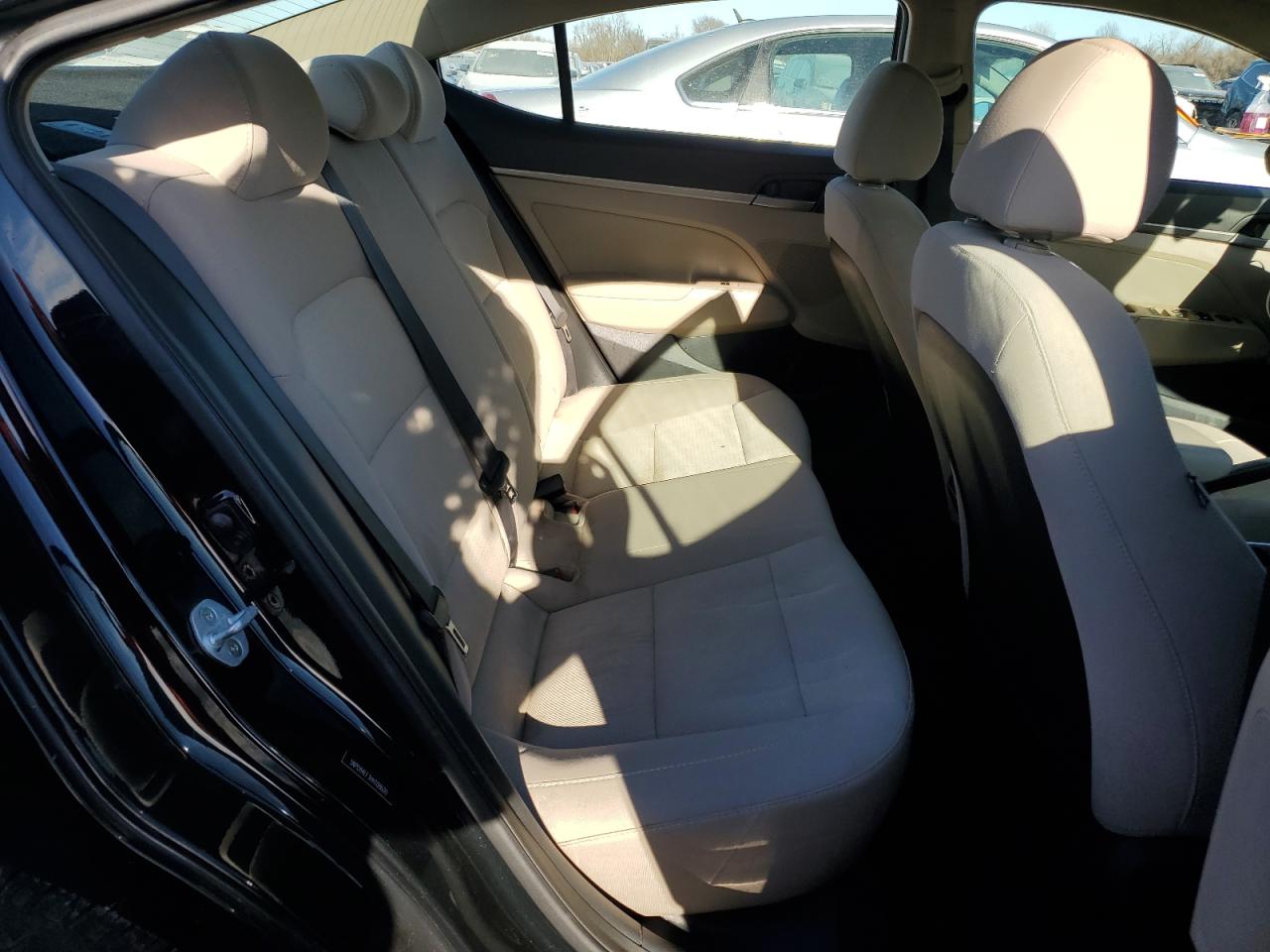2017 Hyundai Elantra - Image 10
