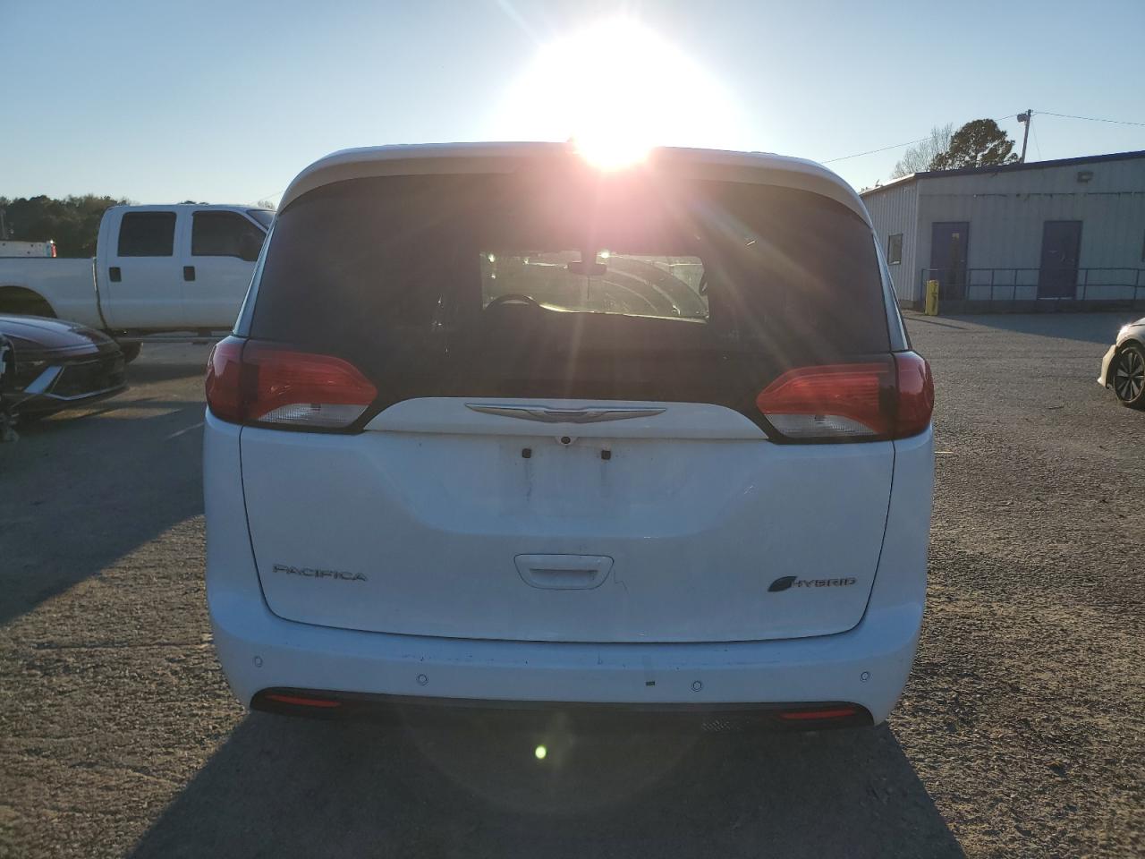 2018 Chrysler Pacifica Hybrid Touring L VIN: 2C4RC1L72JR105627 Lot: 64661795