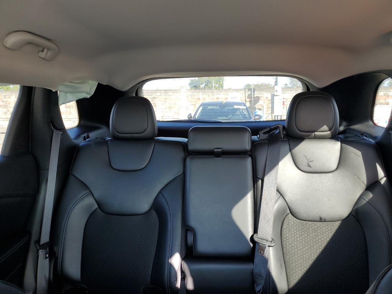 2019 Jeep Grand Cherokee - Image 10