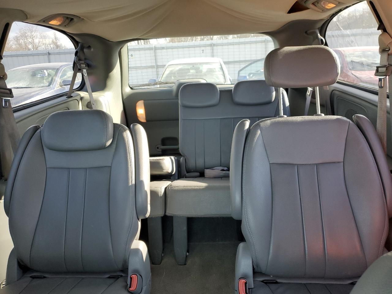 2006 Dodge Caravan - Image 10