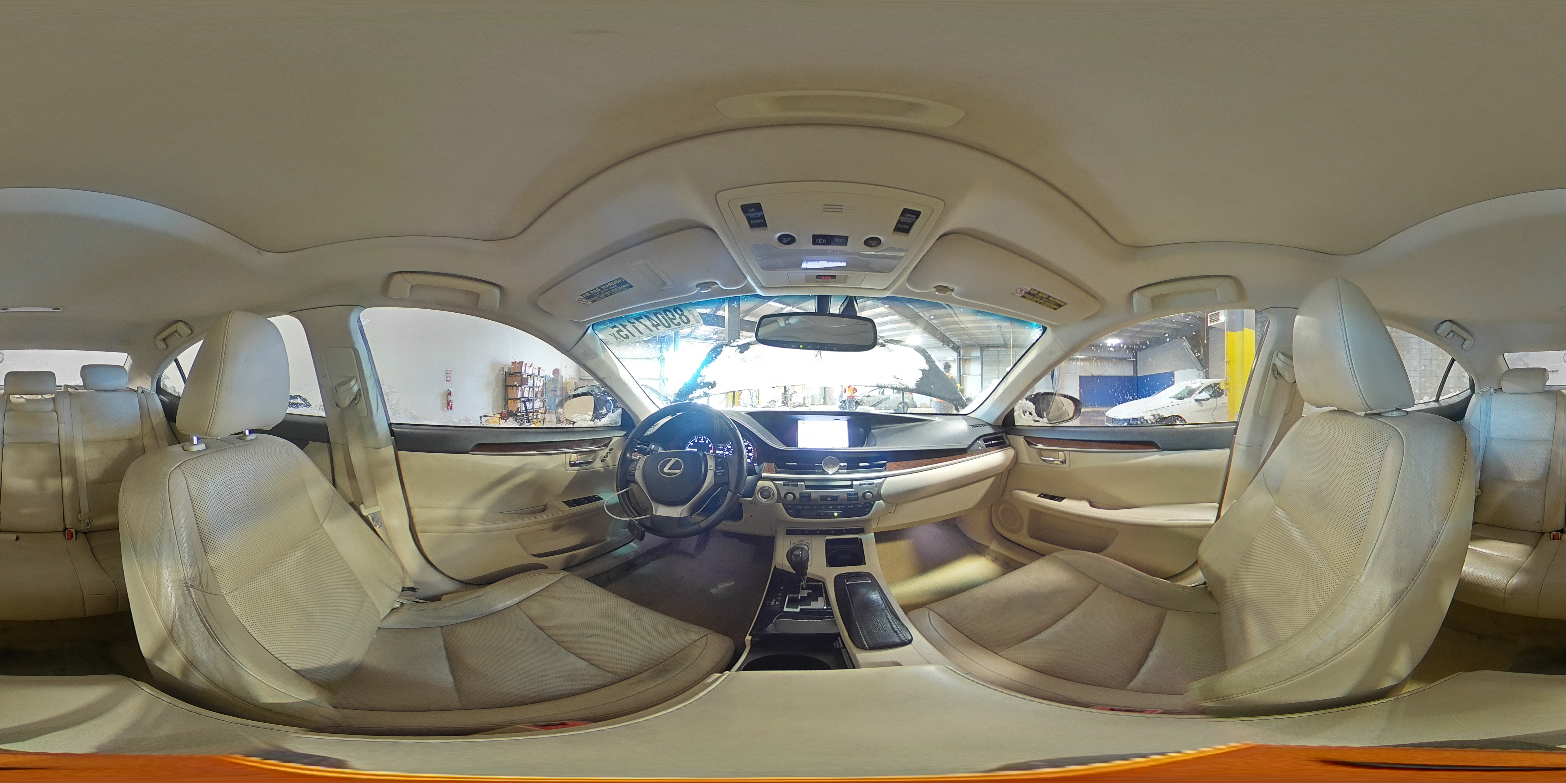 2014 Lexus ES - Image 14