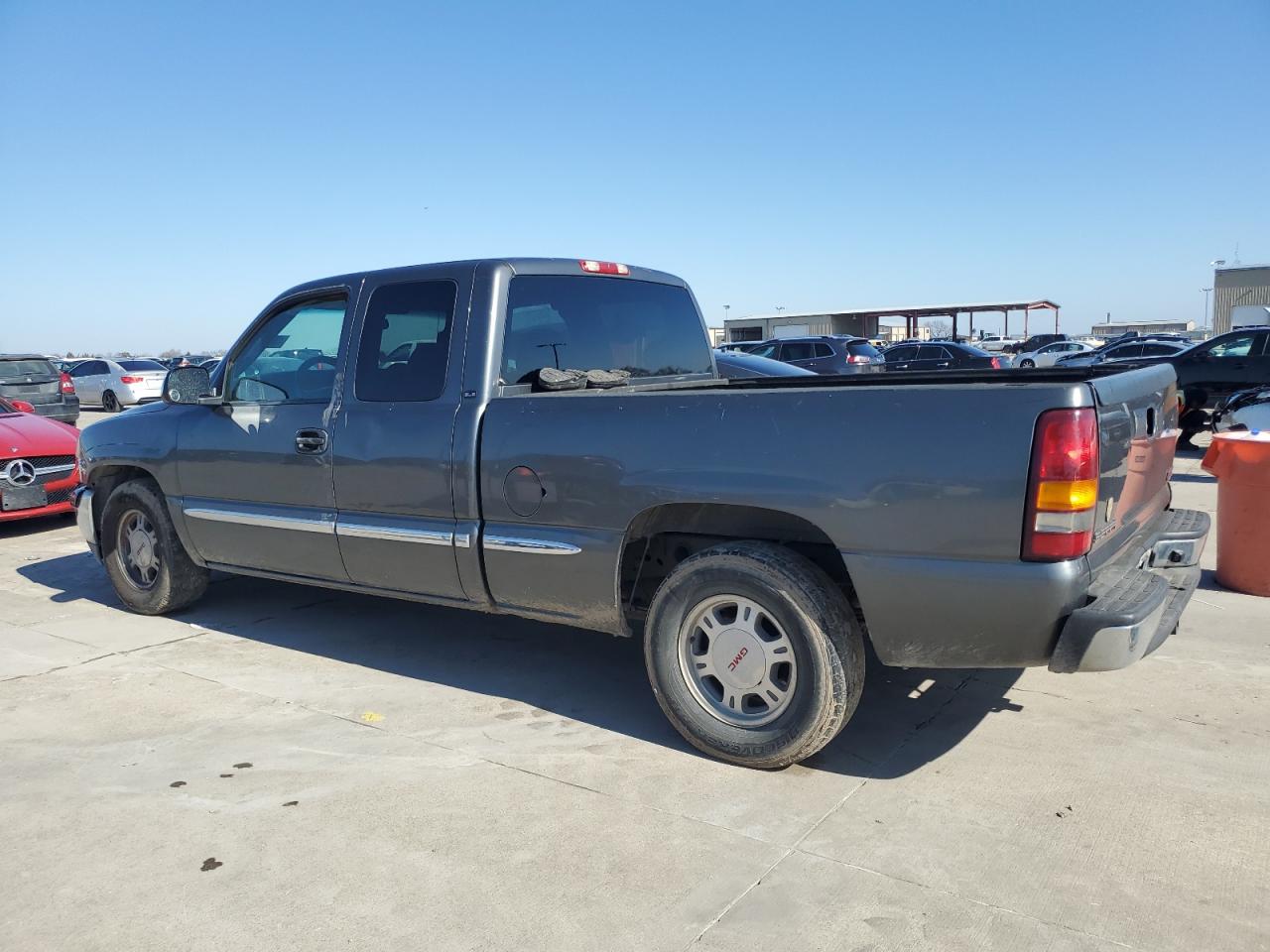 2001 GMC Sierra - Image 2