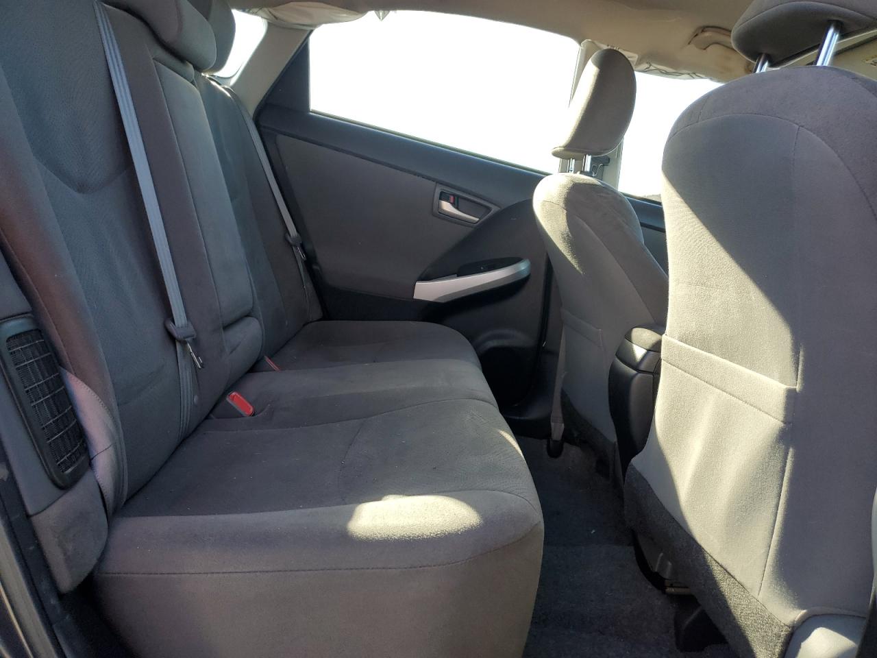 2015 Toyota Prius - Image 10
