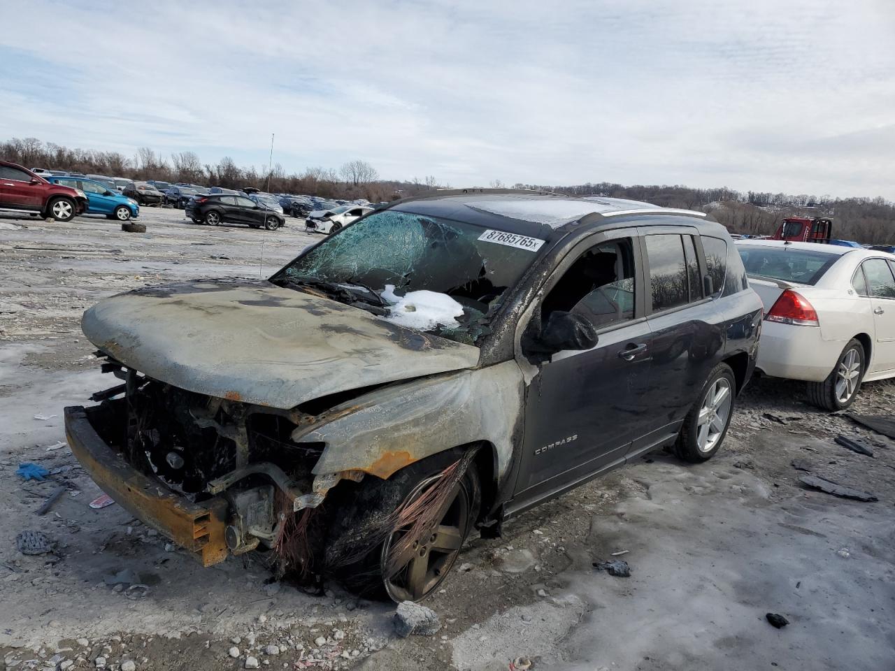 2014 Jeep Compass Latitude продається в Cahokia Heights, IL - Burn