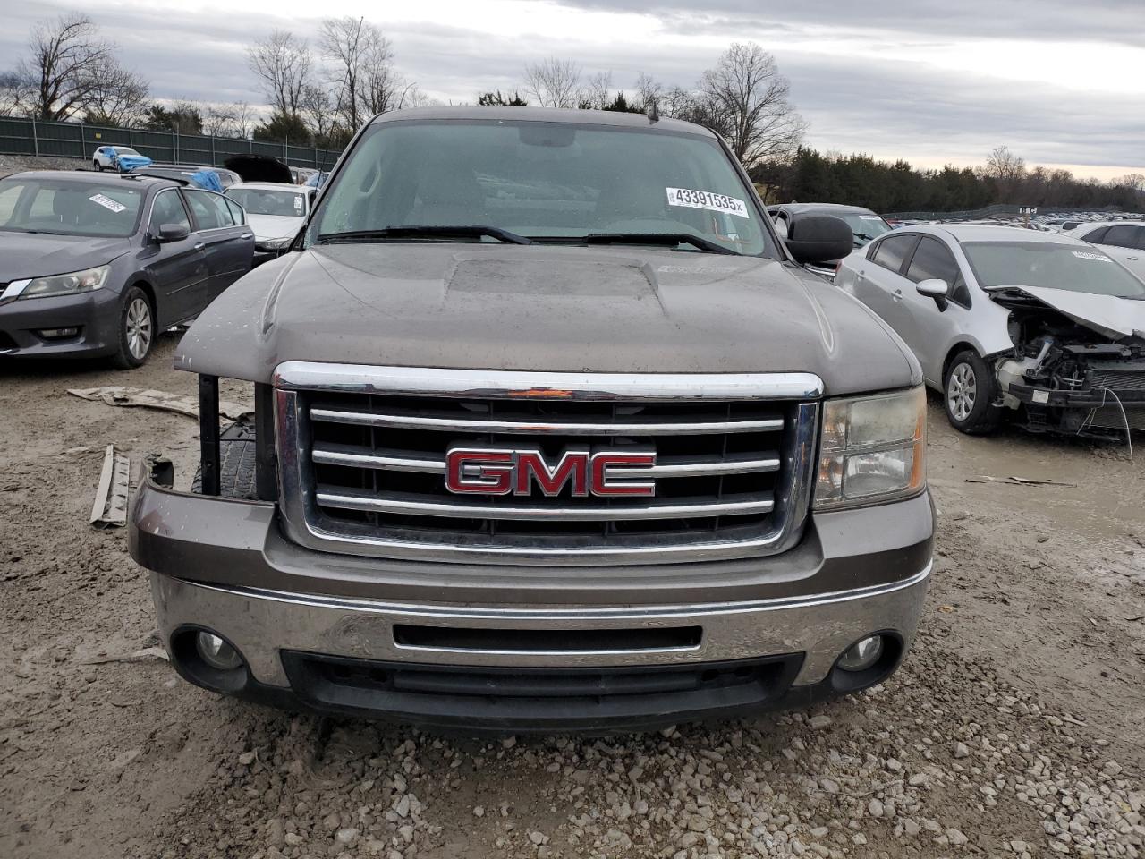2013 GMC Sierra - Image 5