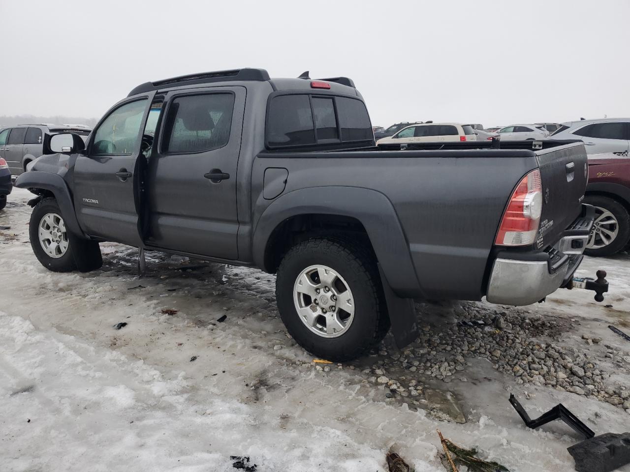 2015 Toyota Tacoma - Image 2