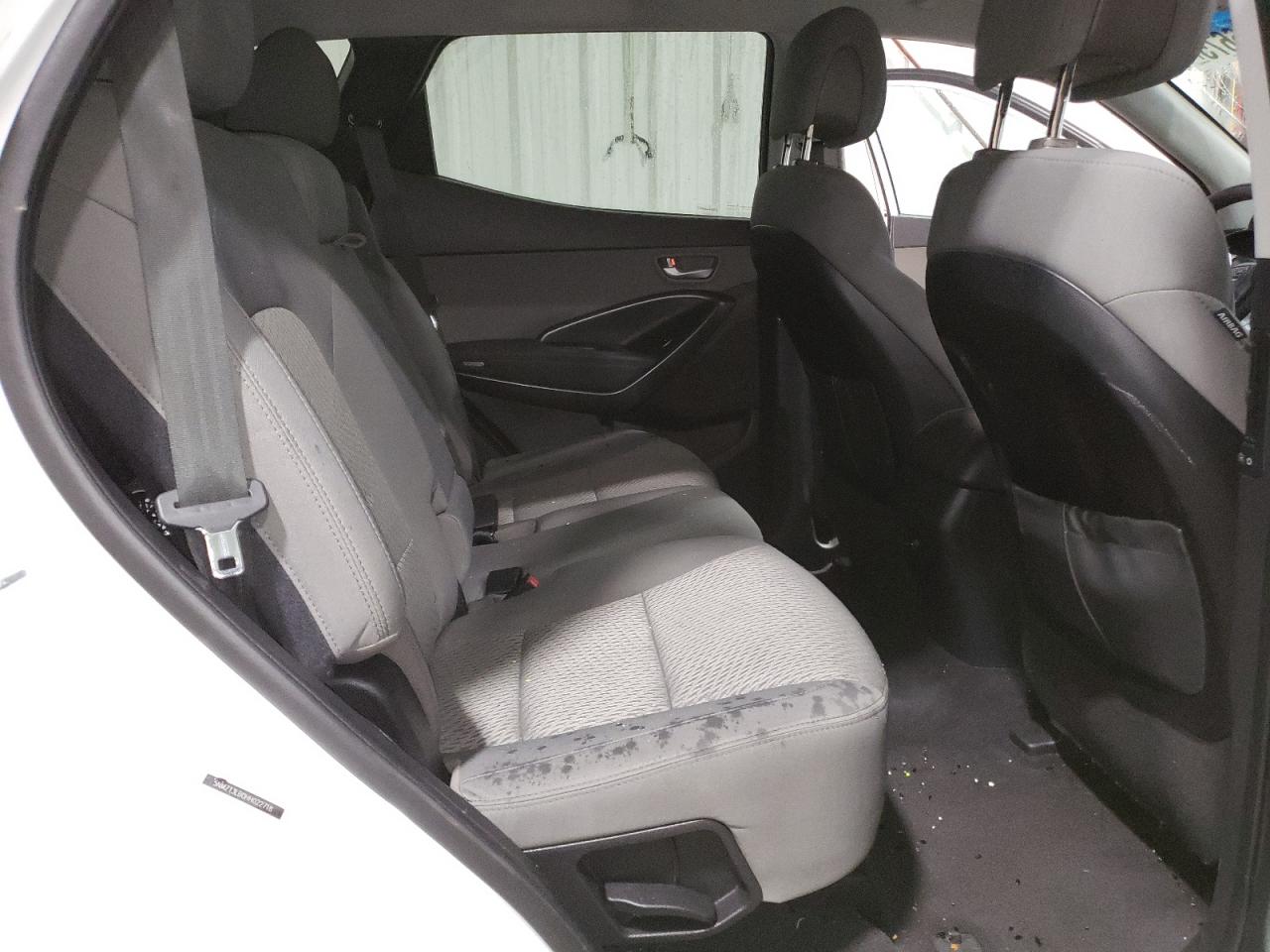 2017 Hyundai Santa Fe - Image 12