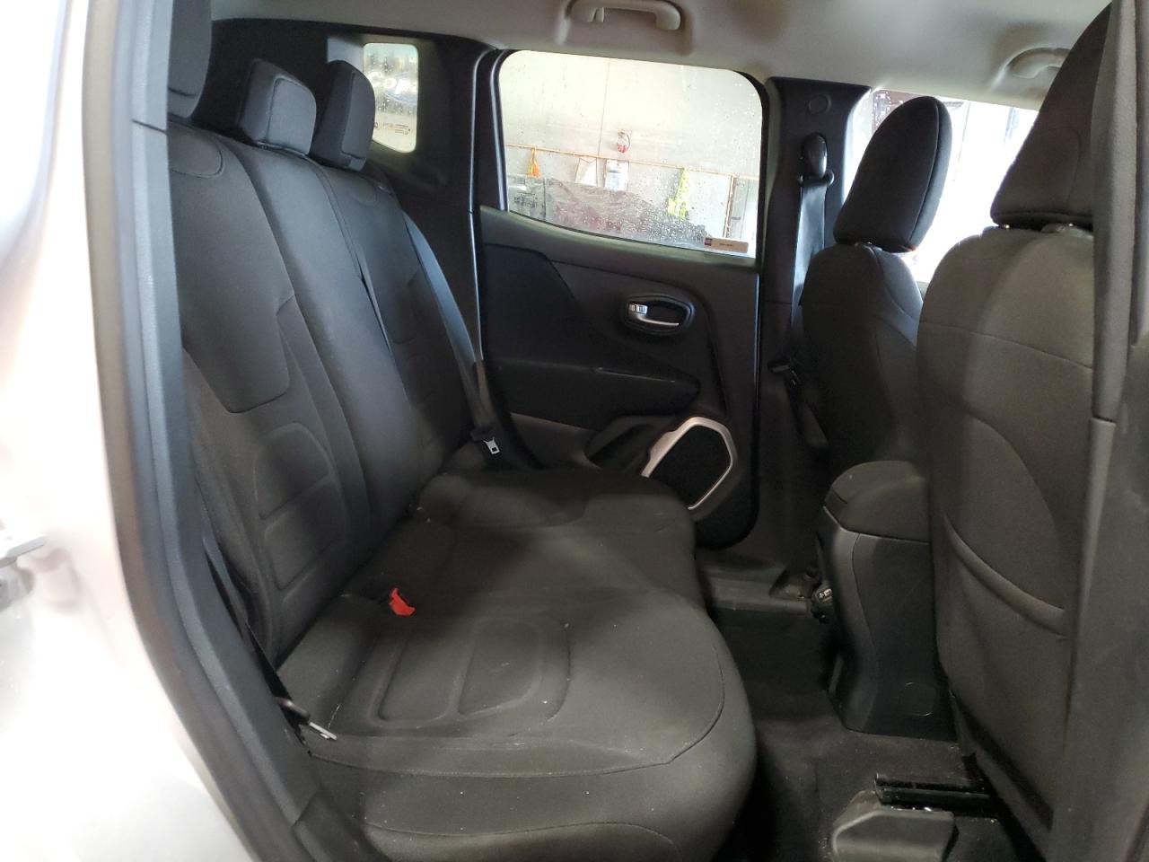 2018 Jeep Renegade - Image 11