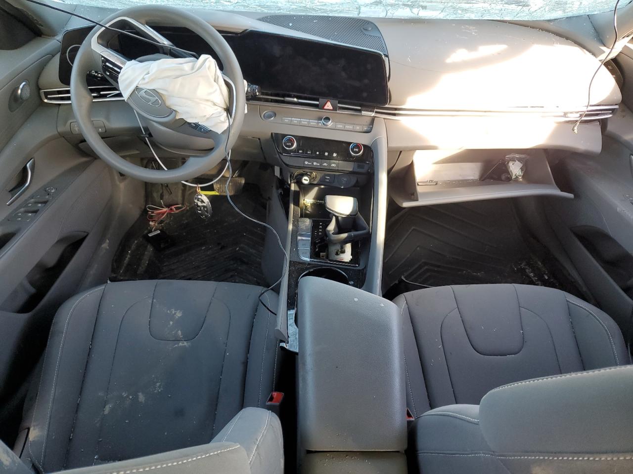 2024 Hyundai Elantra - Image 8