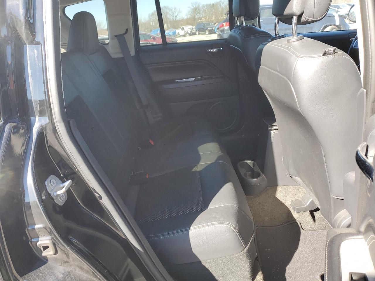 2016 Jeep Compass - Image 12
