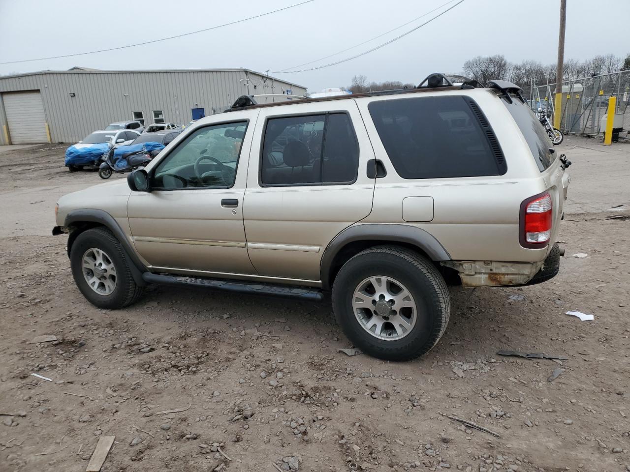 2001 Nissan Pathfinder - Image 2