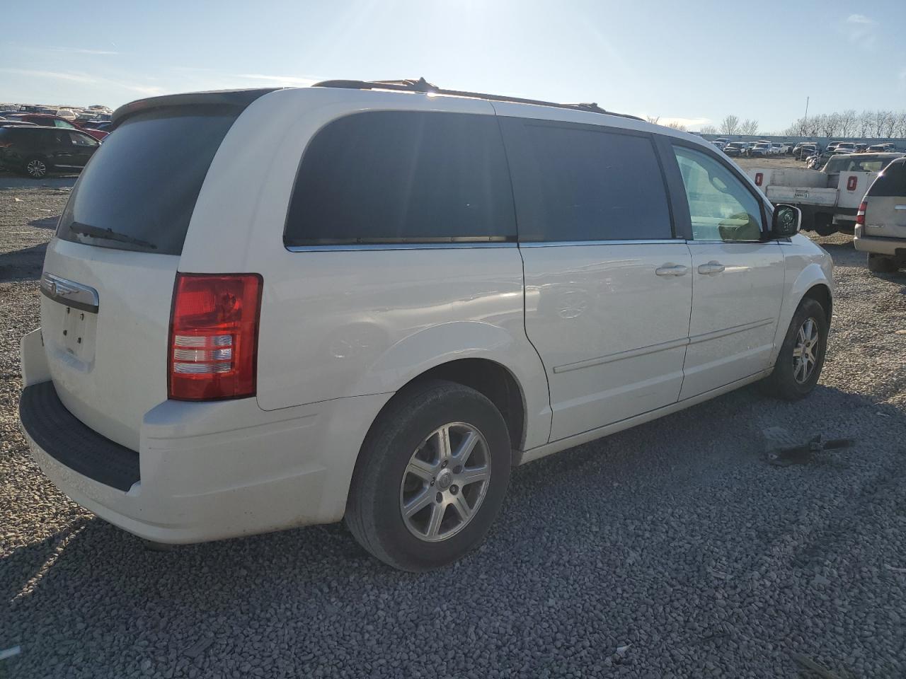 2008 Chrysler Town & Country - Image 3