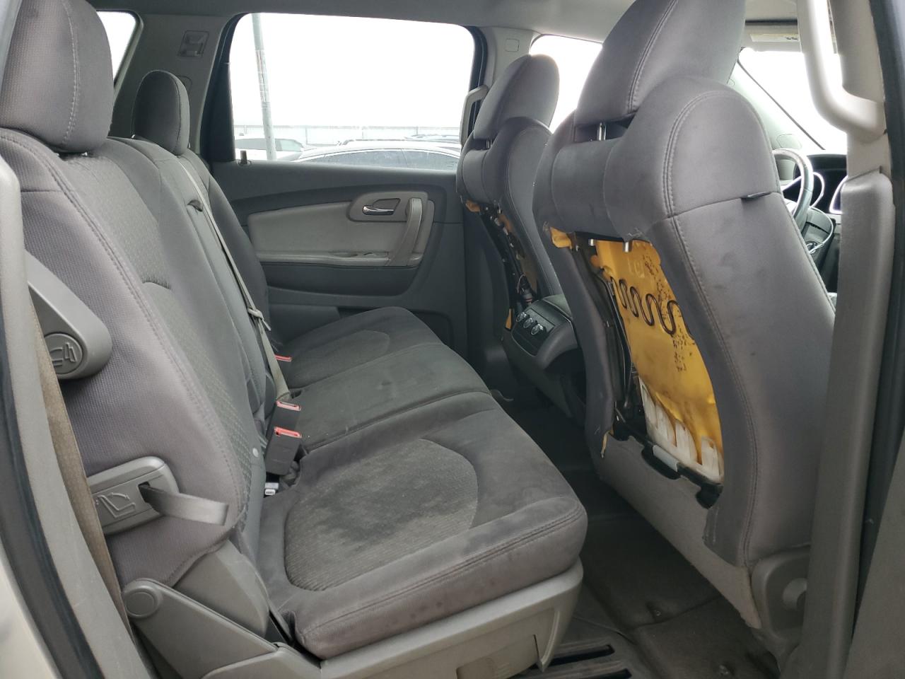 2010 Chevrolet Traverse - Image 11
