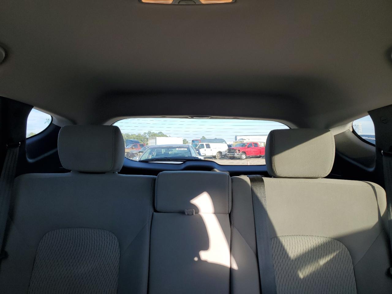 2016 Hyundai Santa Fe - Image 10