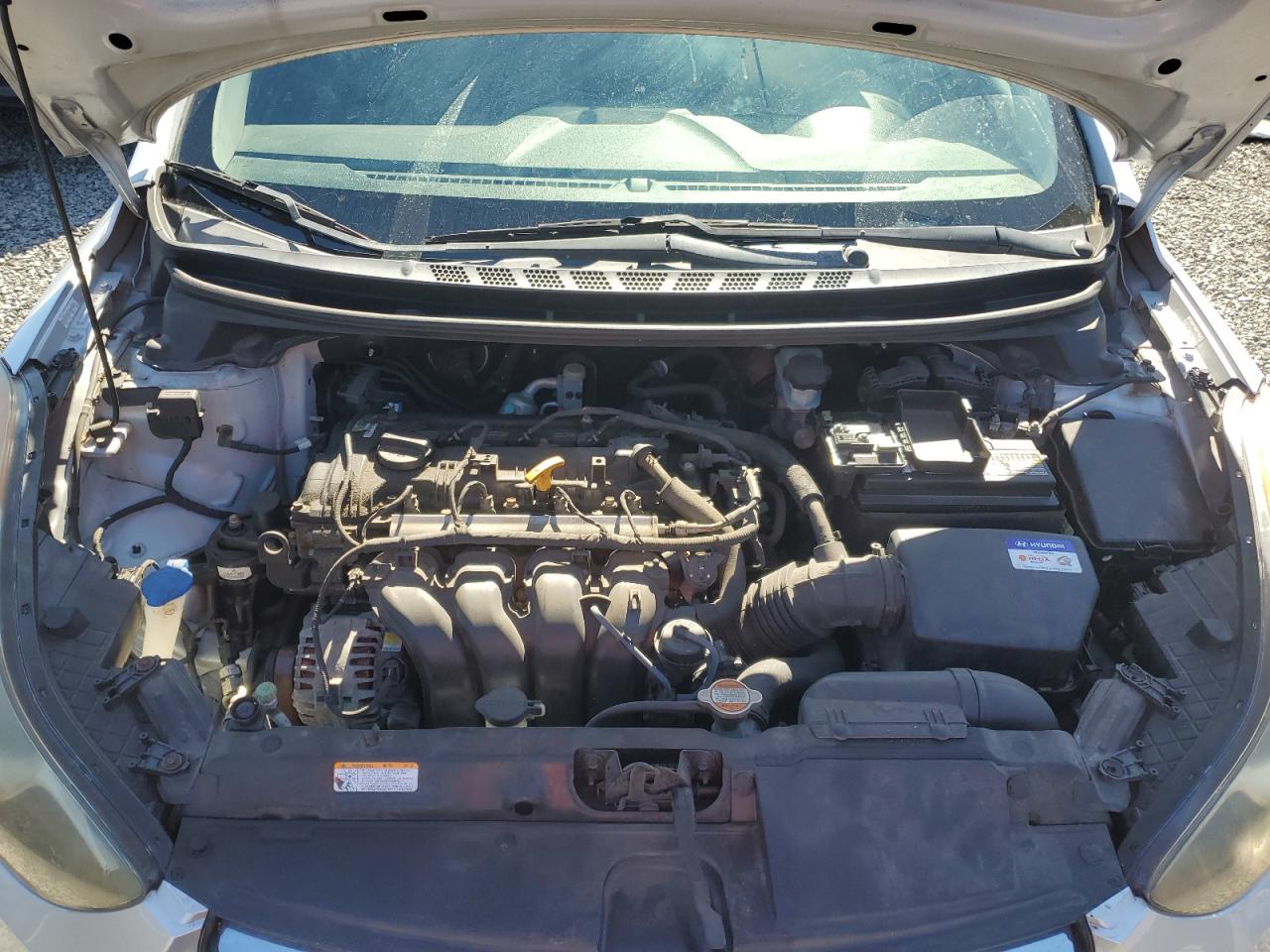 2011 Hyundai Elantra - Image 11