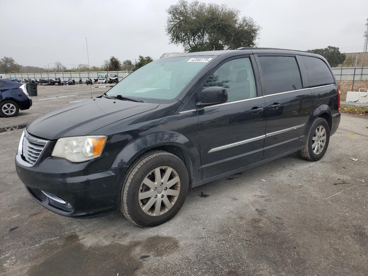 2014 Chrysler Town & Country - Image 1