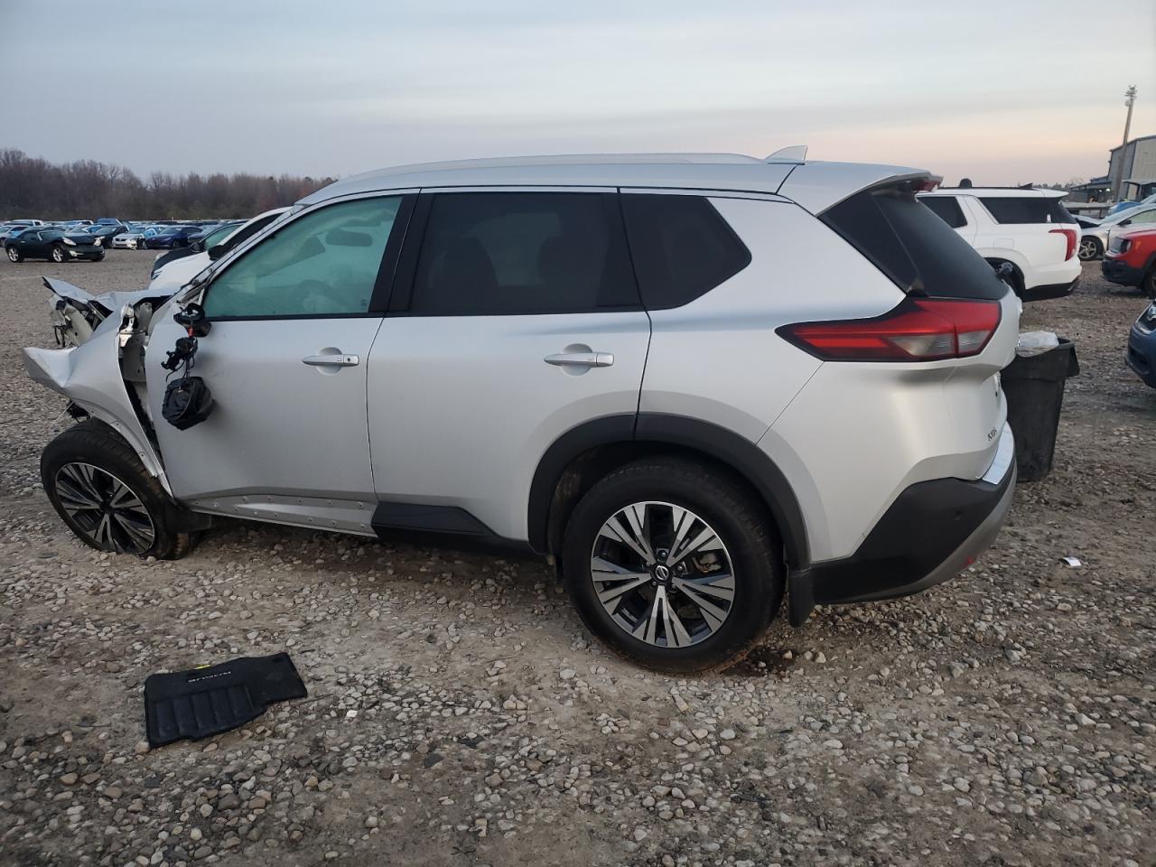 2021 Nissan Rogue - Image 2
