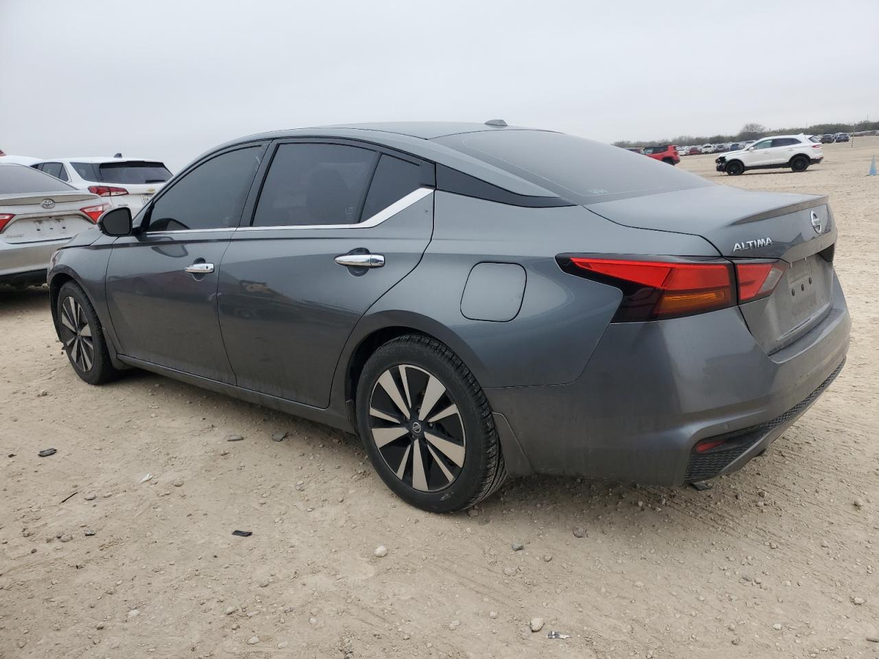2020 Nissan Altima - Image 2