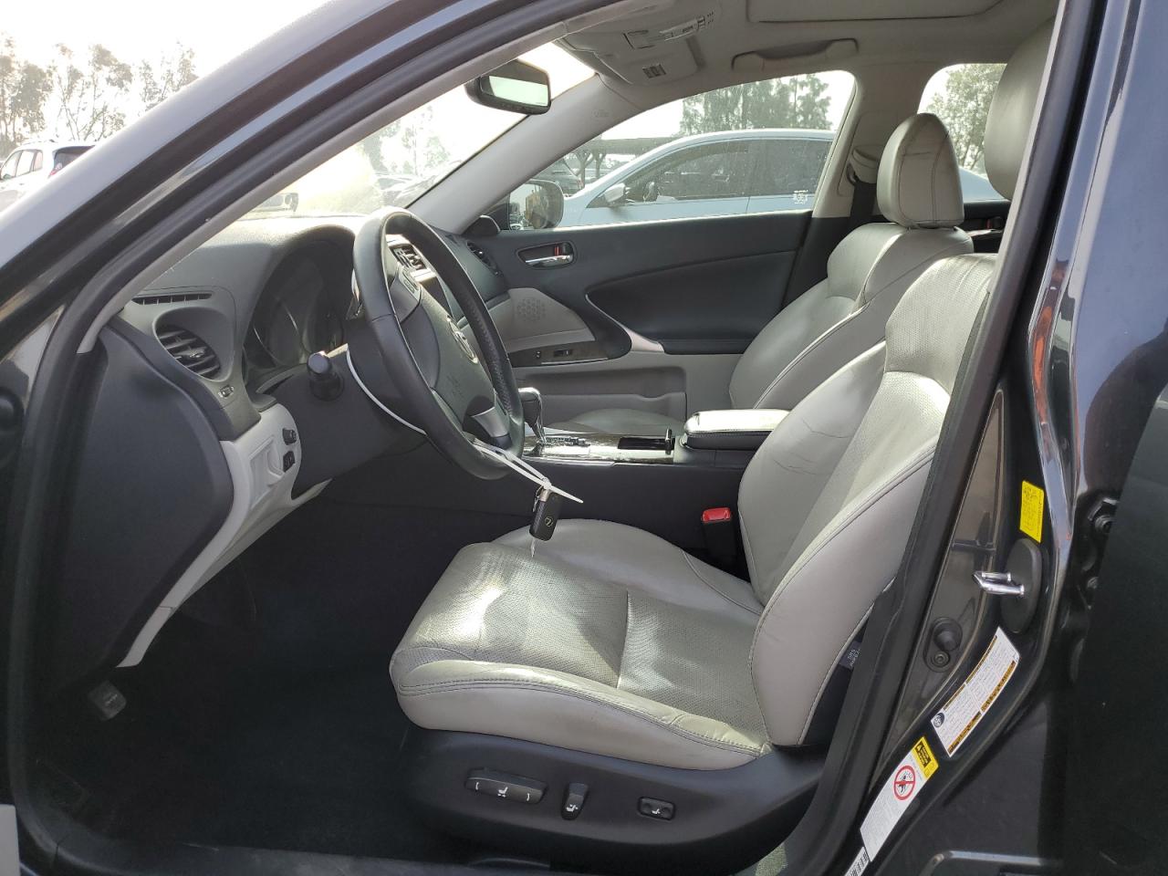 2011 Lexus IS - Image 7