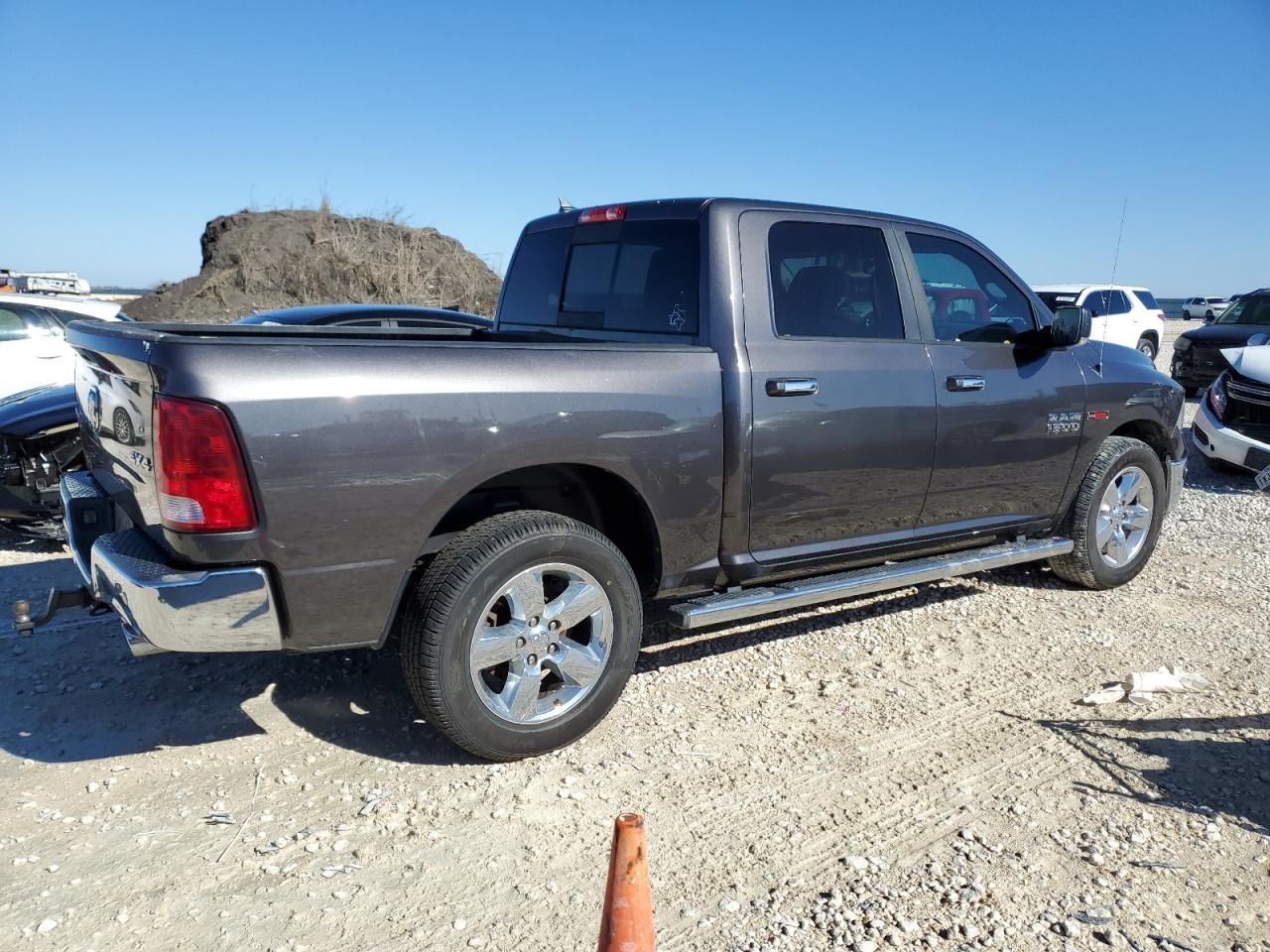 2015 RAM 1500 - Image 3