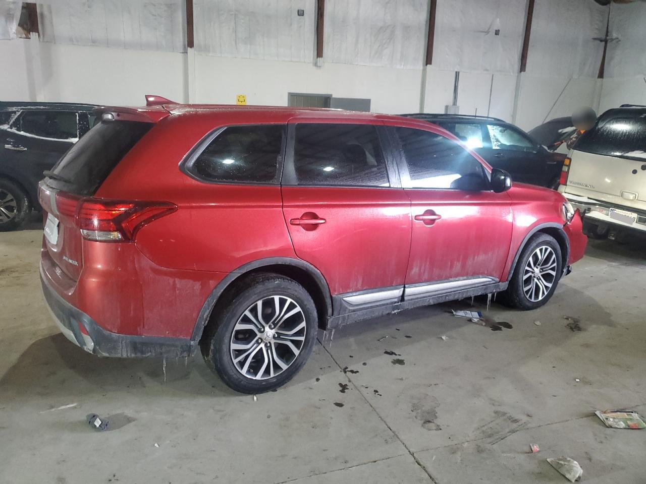 2017 Mitsubishi Outlander - Image 3