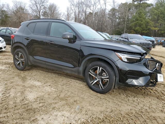  VOLVO XC40 CORE 2024 Czarny