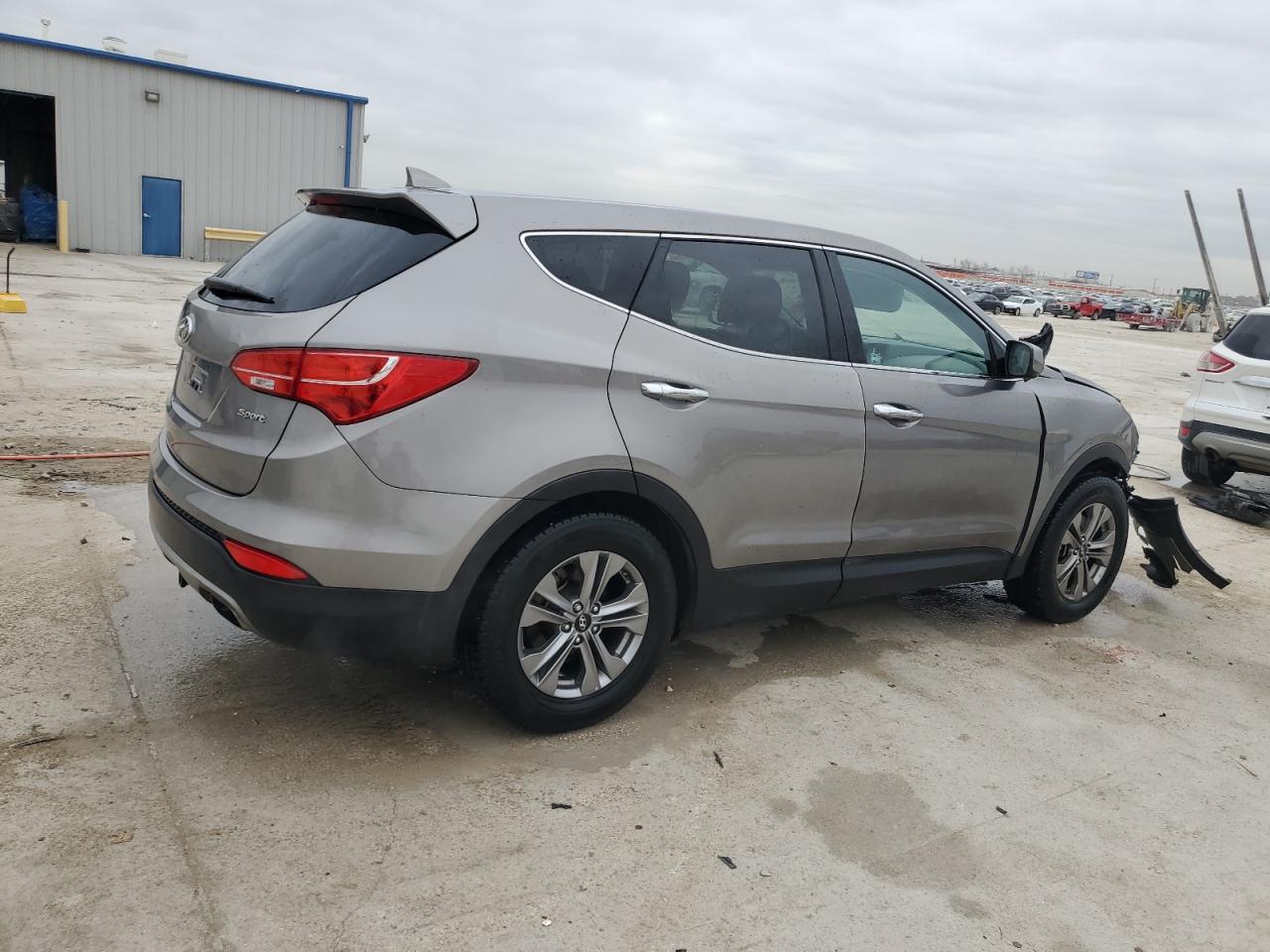 2016 Hyundai Santa Fe - Image 3