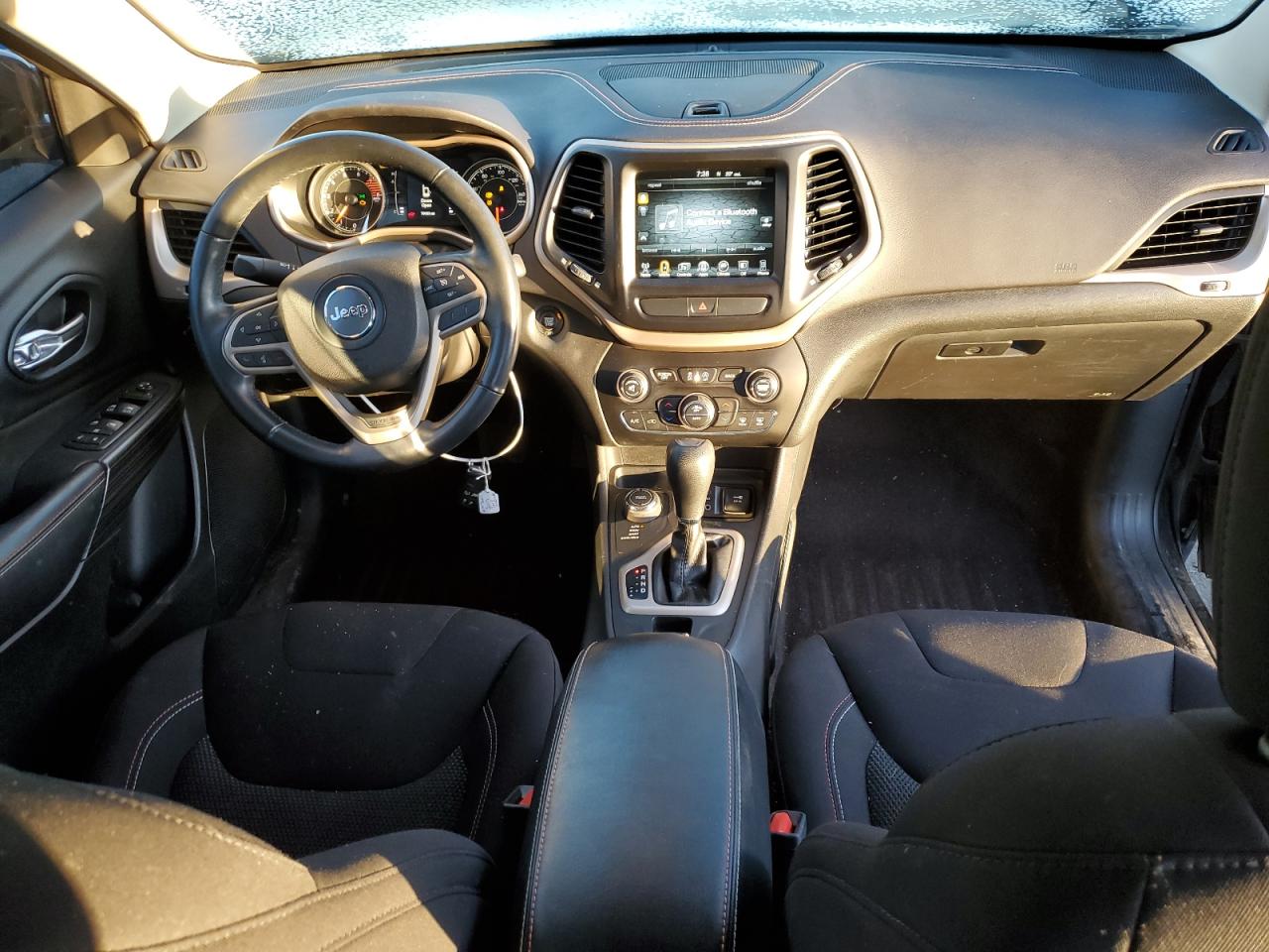 2017 Jeep Grand Cherokee - Image 8