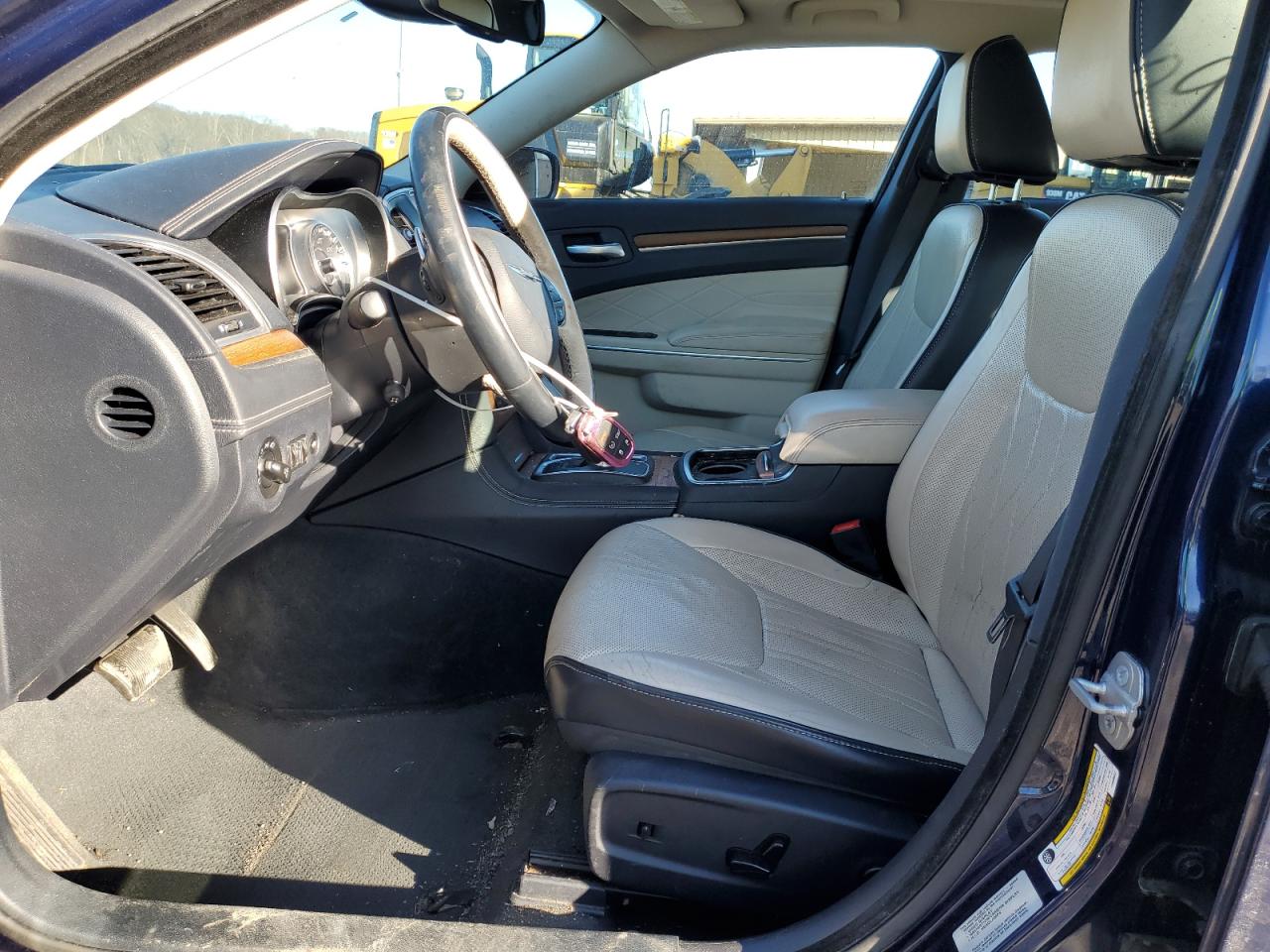 2015 Chrysler 300 - Image 7