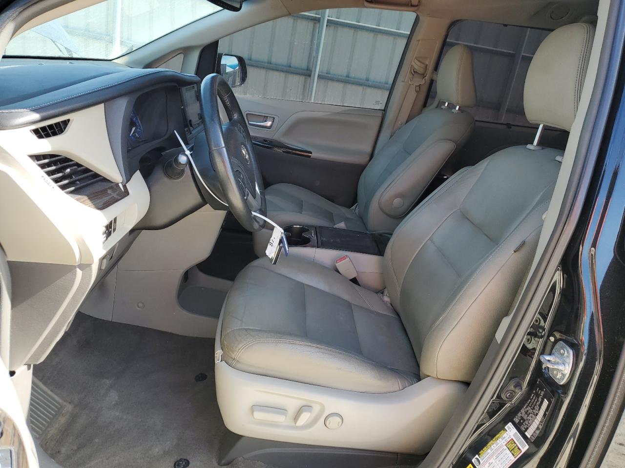 2015 Toyota Sienna - Image 7